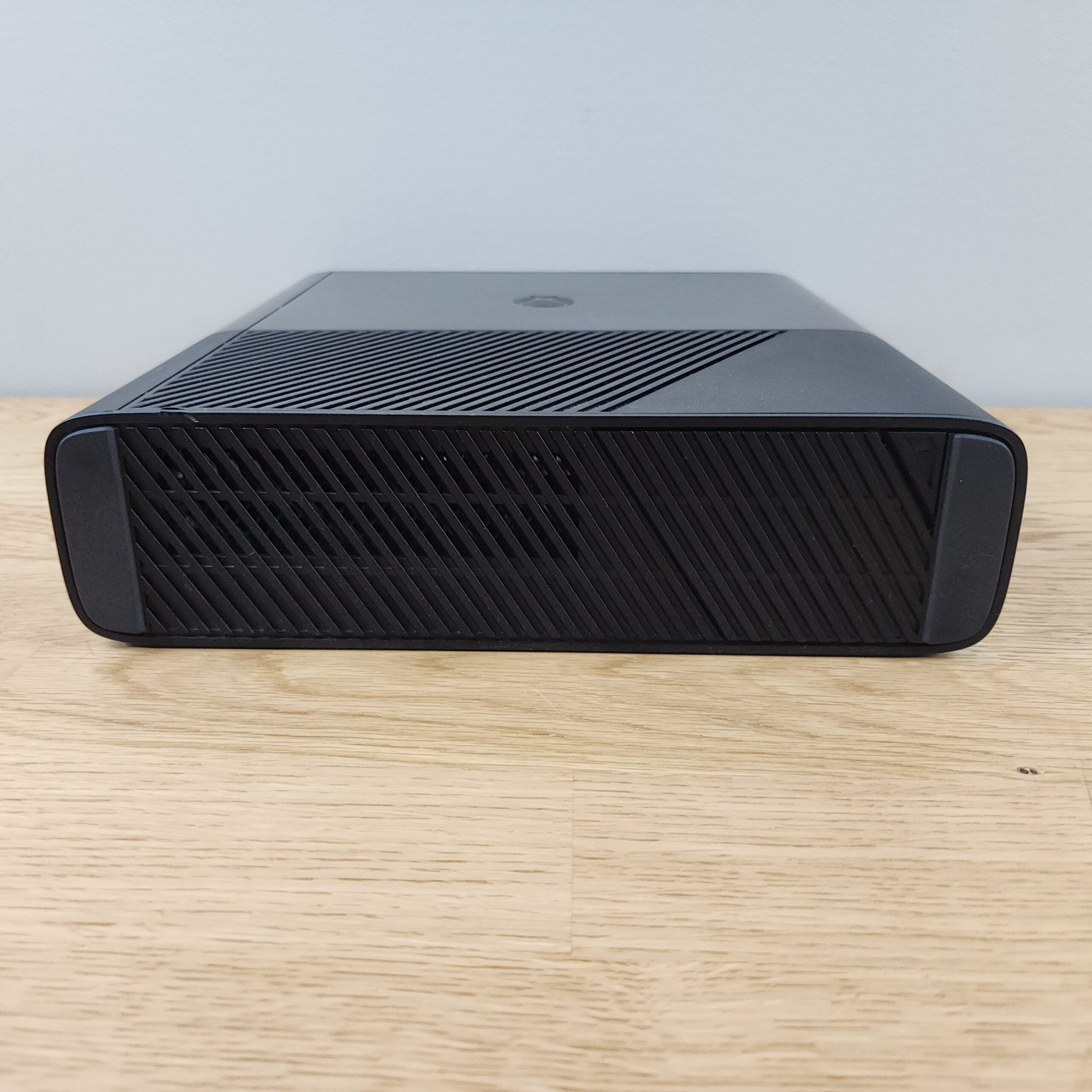 Microsoft Xbox 360 E Console 250GB - 500GB Bundle - Image 4