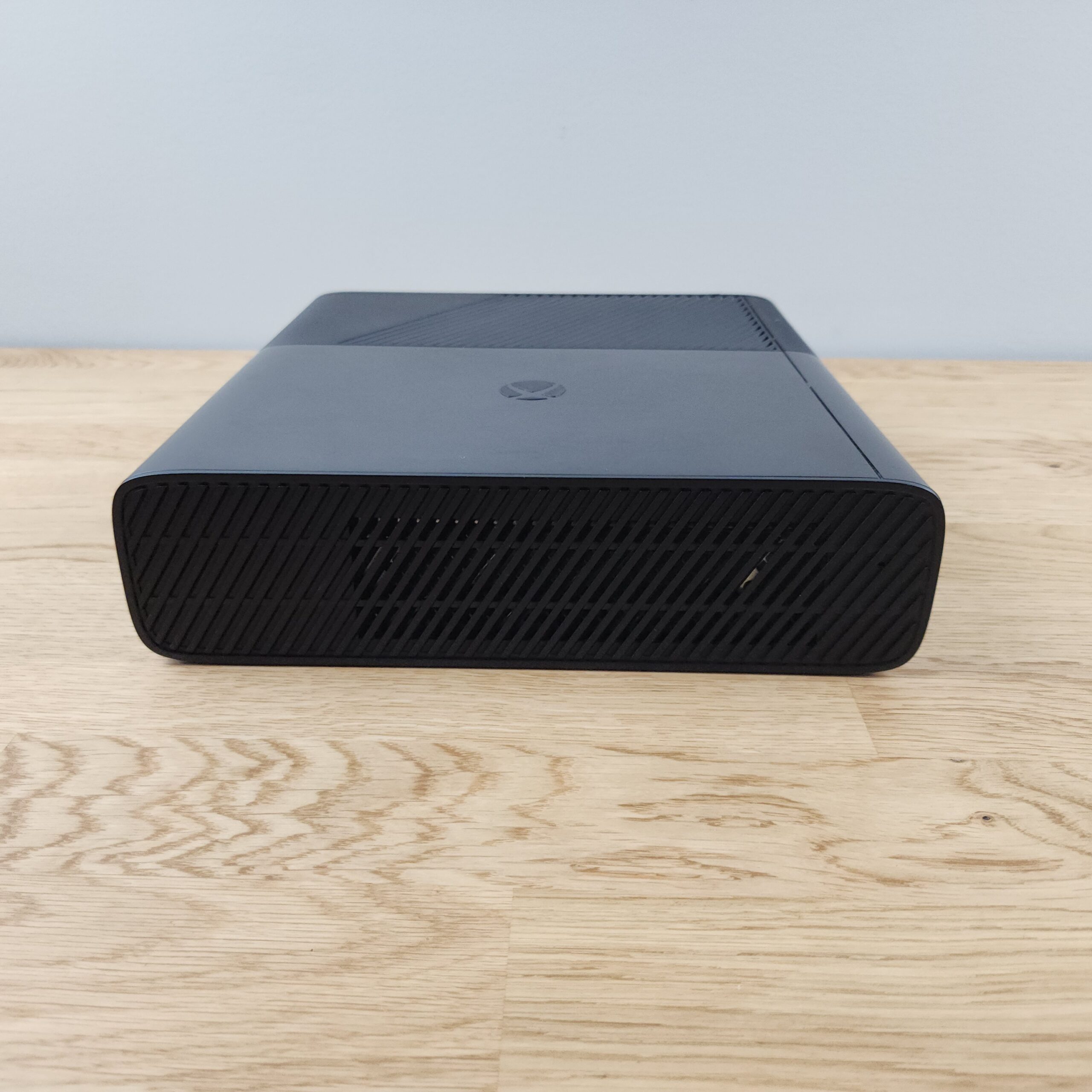 Microsoft Xbox 360 E Console 250GB - 500GB Bundle - Image 5