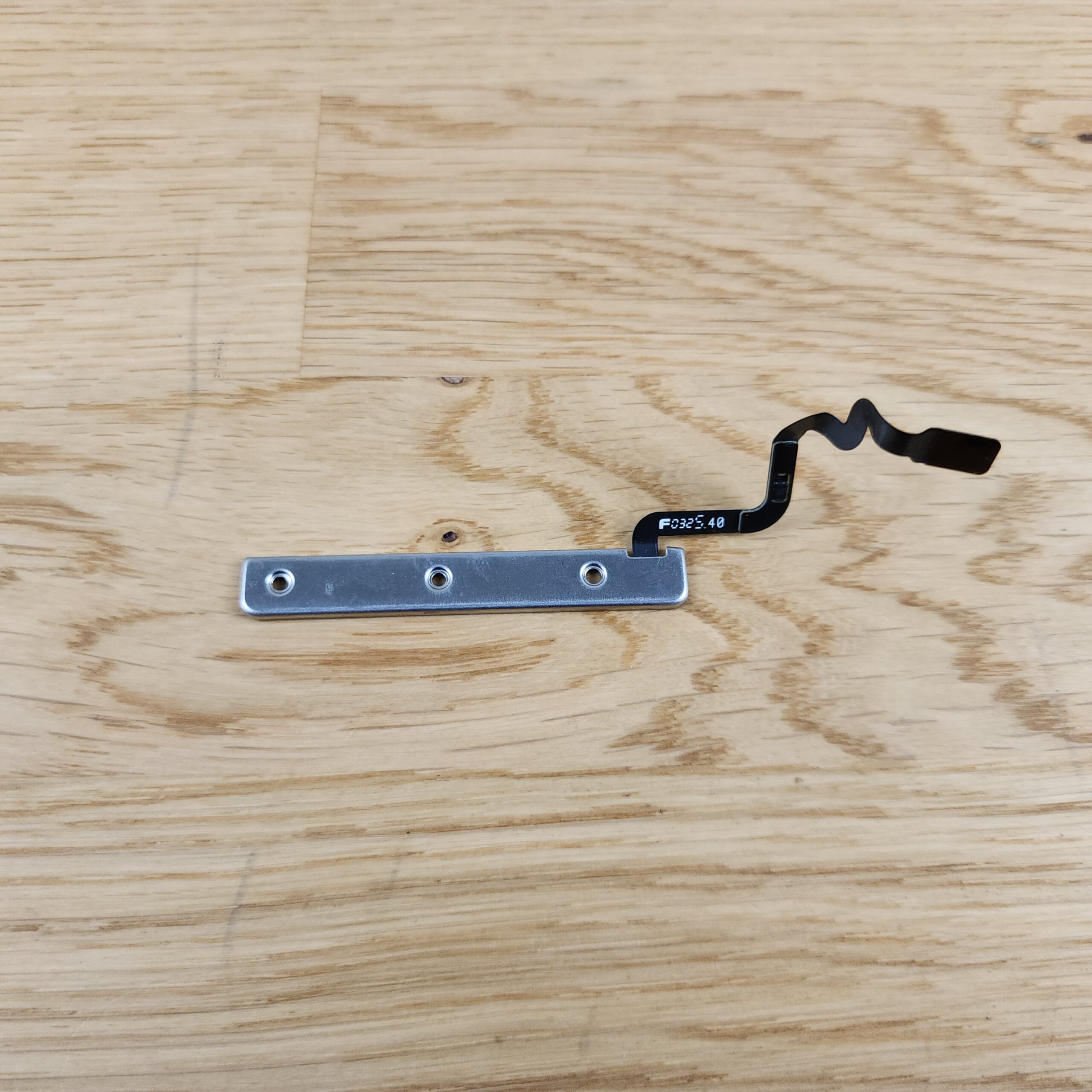 Macbook Pro A1278 EMC2351 Replacement Battery Indicator Light (821-0828-A) - Image 2