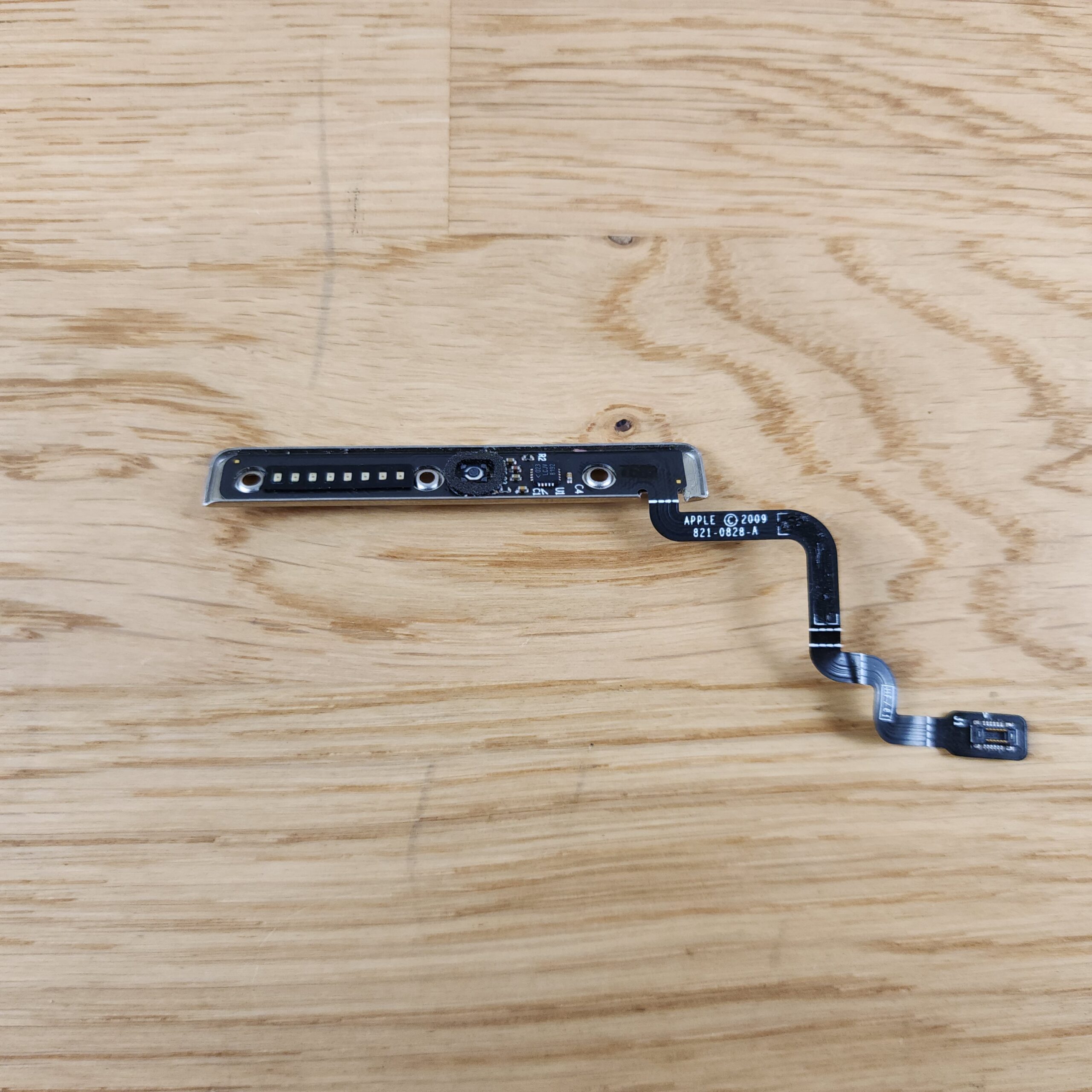 Macbook Pro A1278 EMC2351 Replacement Battery Indicator Light (821-0828-A) - Image 3