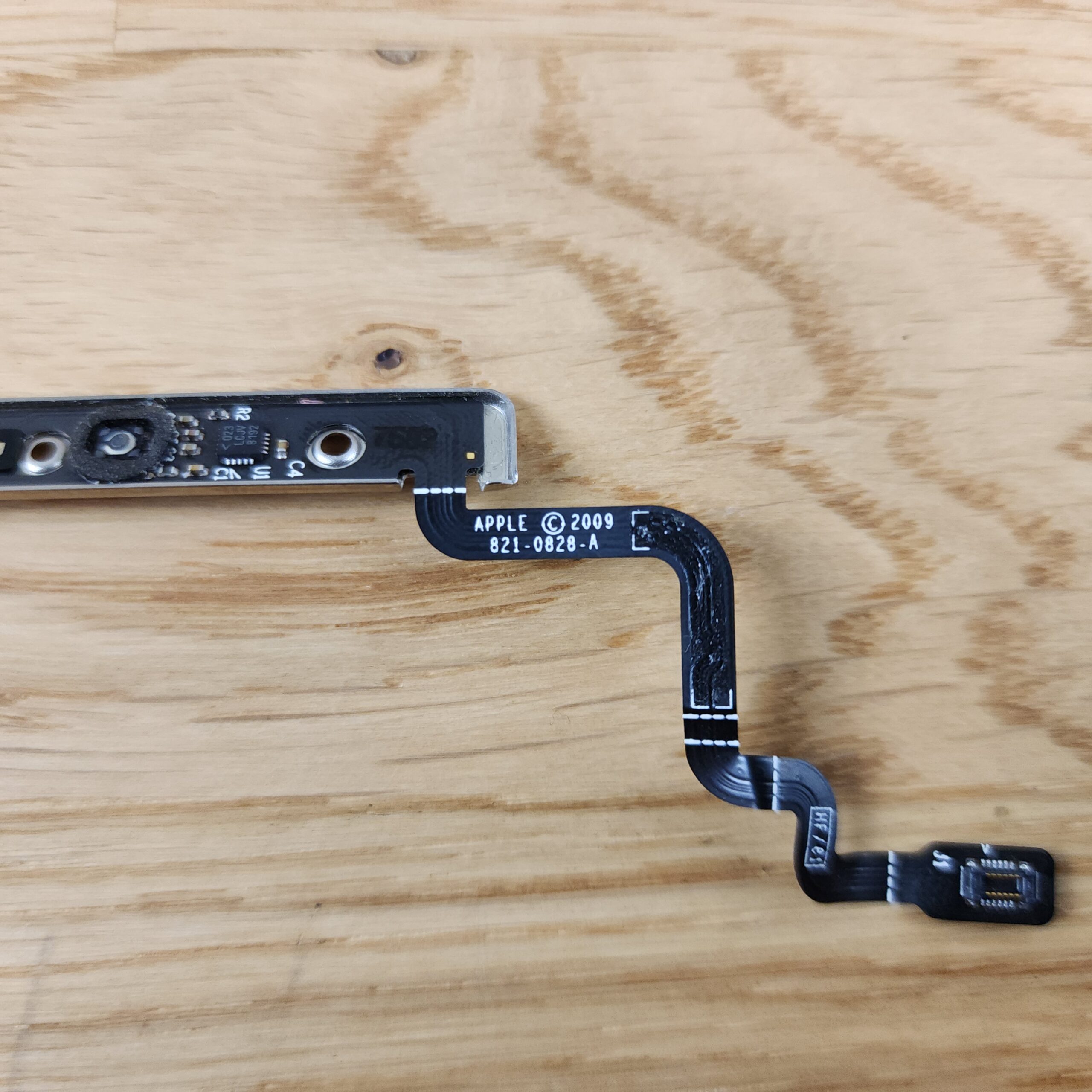 Macbook Pro A1278 EMC2351 Replacement Battery Indicator Light (821-0828-A) - Image 4