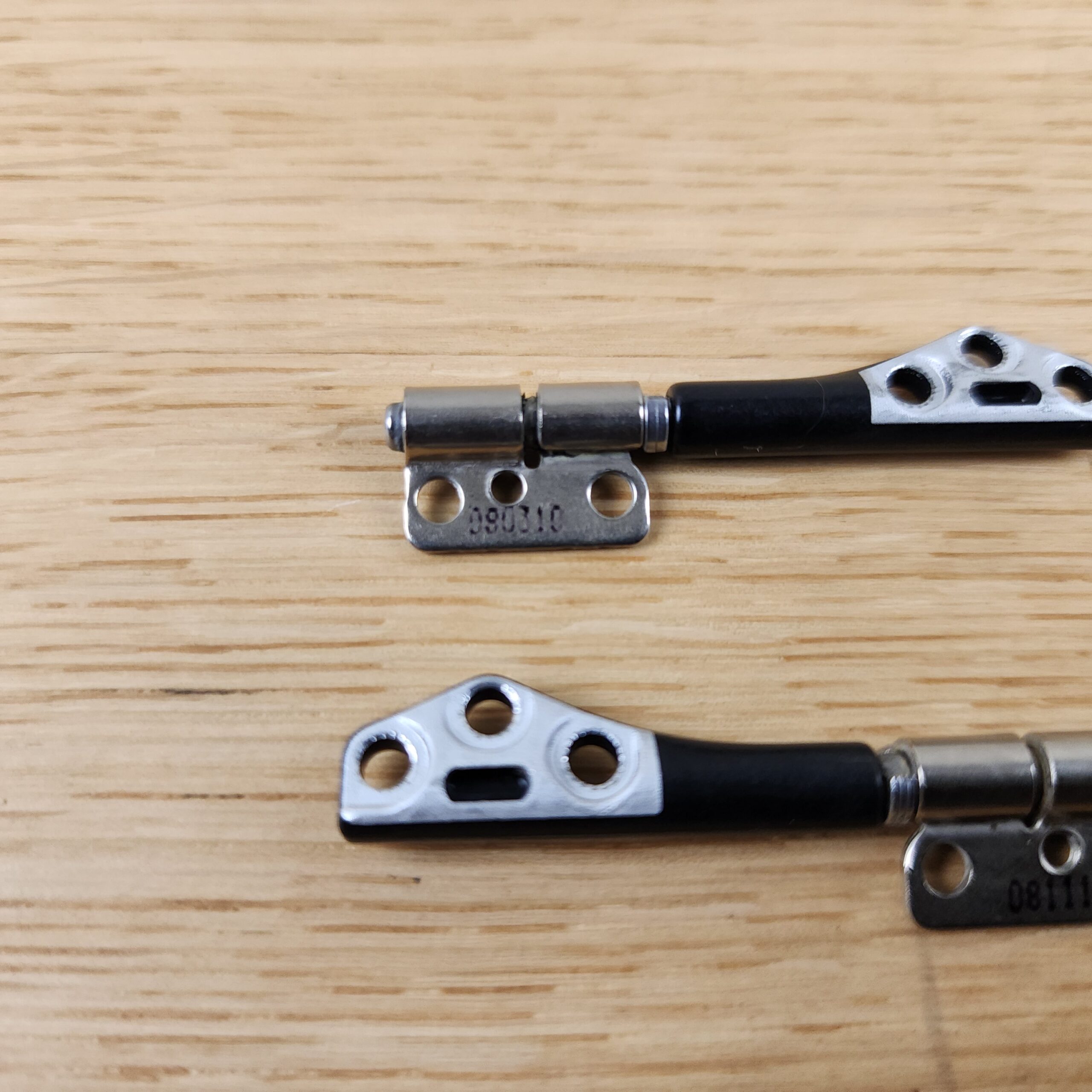 Macbook Pro A1278 EMC2351 Replacement Display Hinges pair (081110) (080310) - Image 4