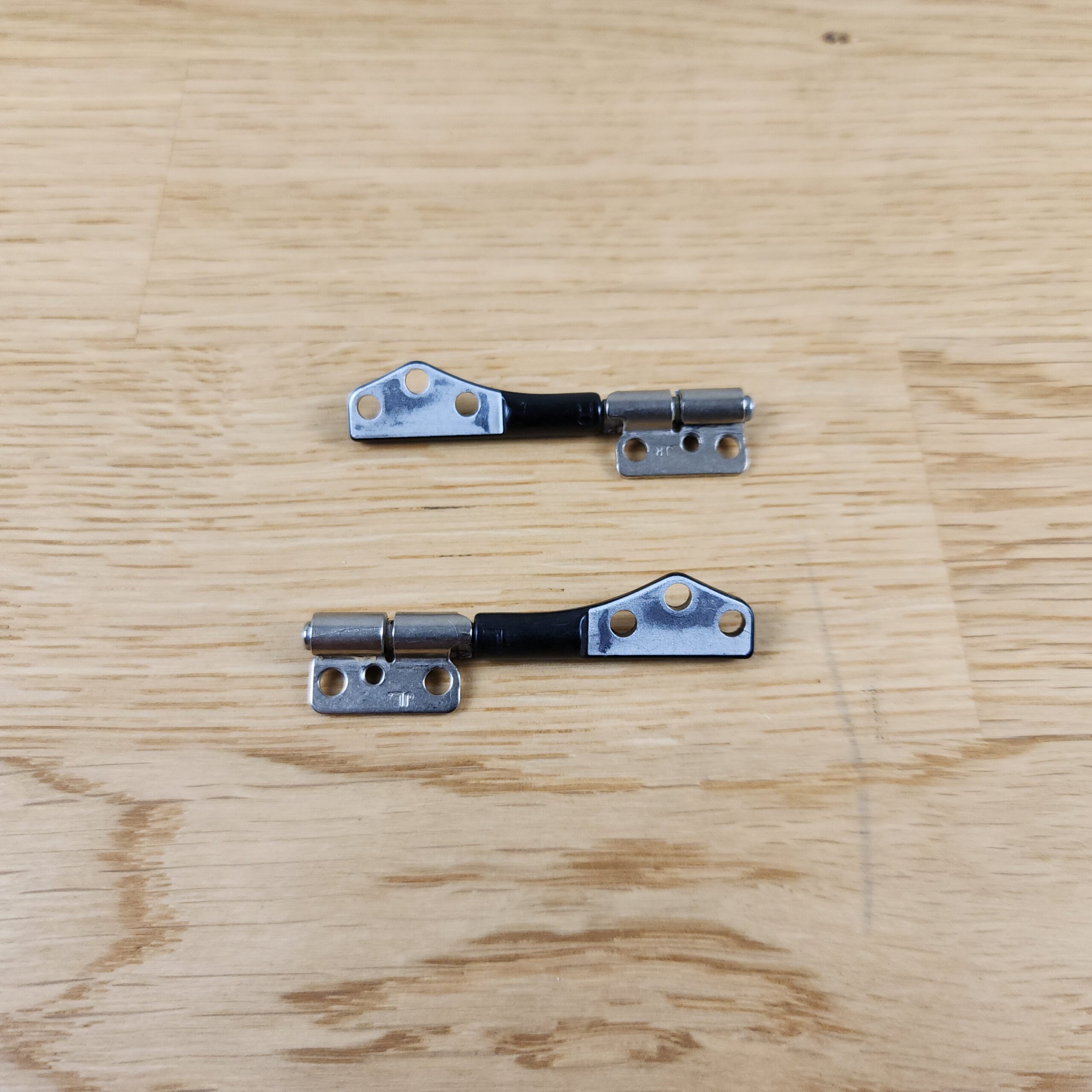 Macbook Pro A1278 EMC2351 Replacement Display Hinges pair (081110) (080310) - Image 2